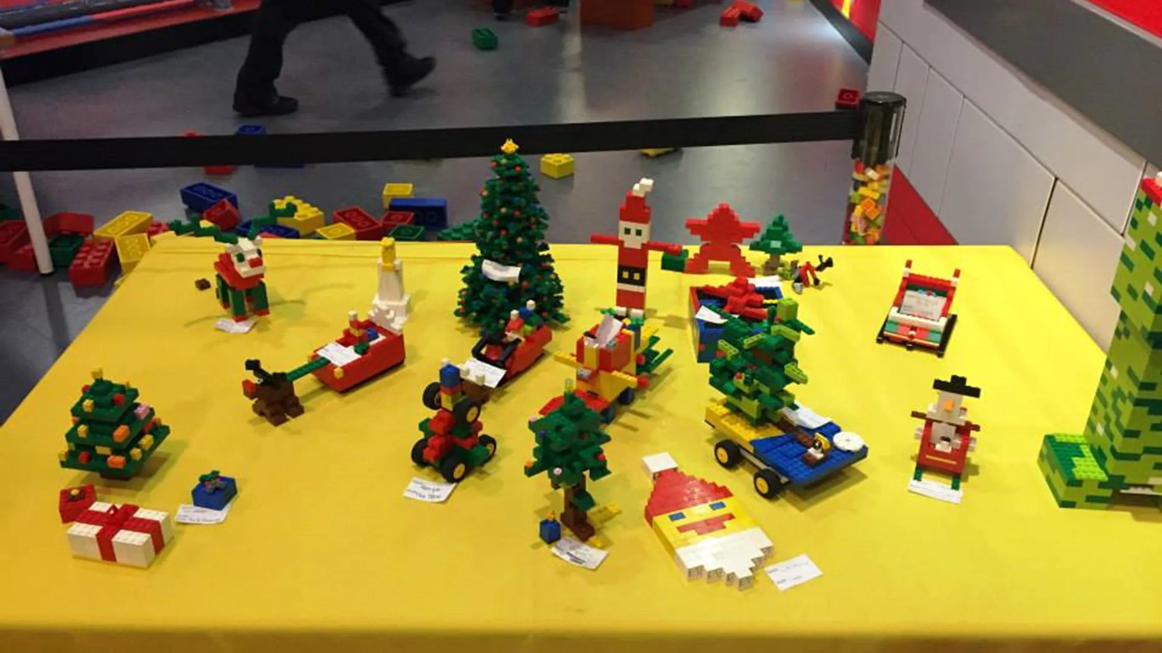 How To Build A LEGO Christmas Tree LEGOLAND Discovery Center Boston